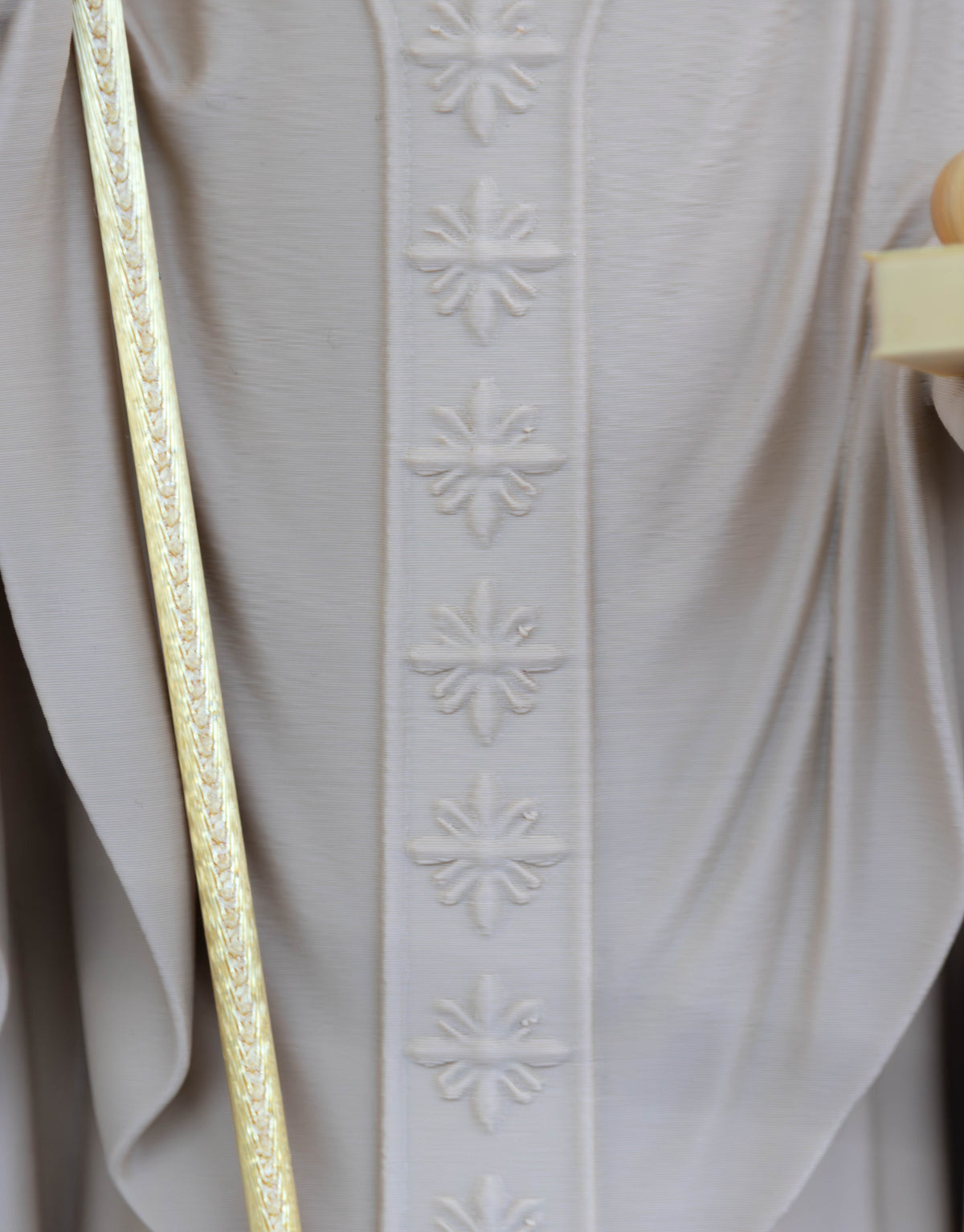 Dettaglio ricamo veste San Nicola