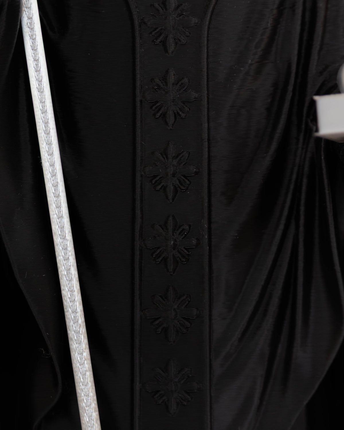 Dettaglio ricamo veste San Nicola