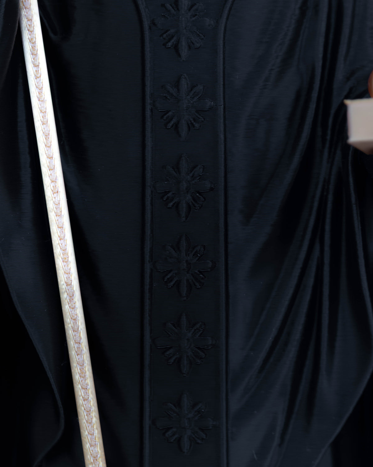 Dettaglio ricamo veste San Nicola